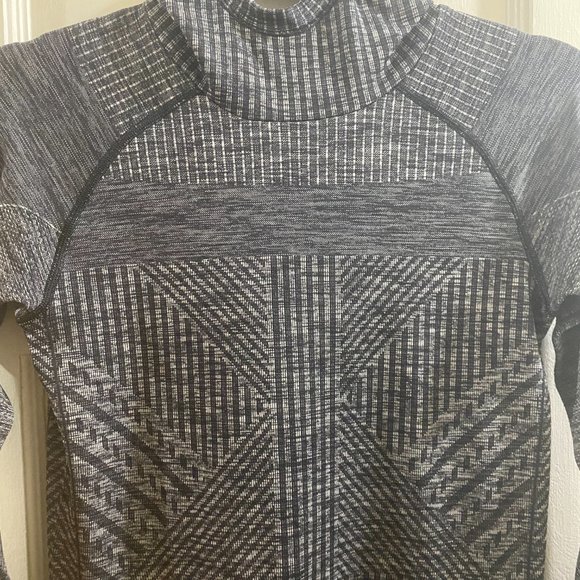 *NOT FOR SALE/SOLD* Lululemon Running Top Hooded Pullover Size 4 - Picture 3 of 4